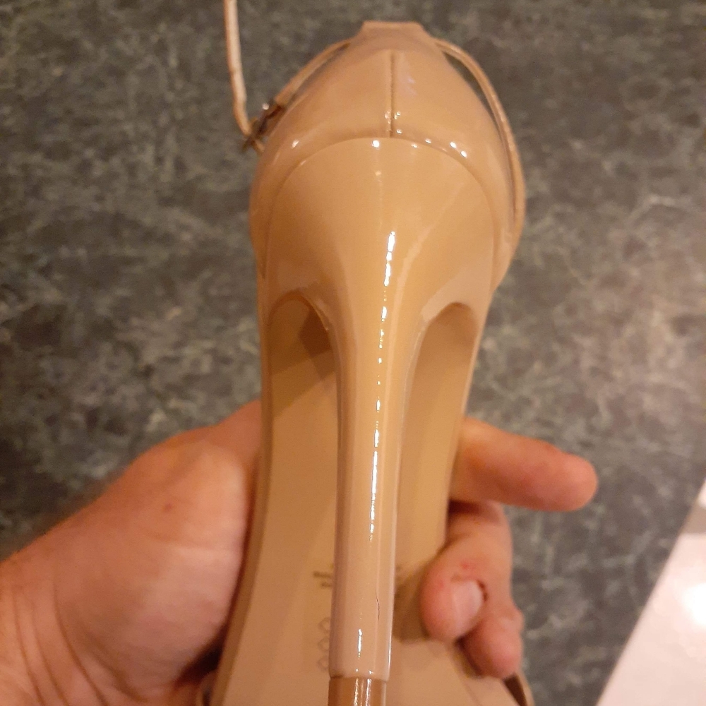 Heels - Picture 3 of 4
